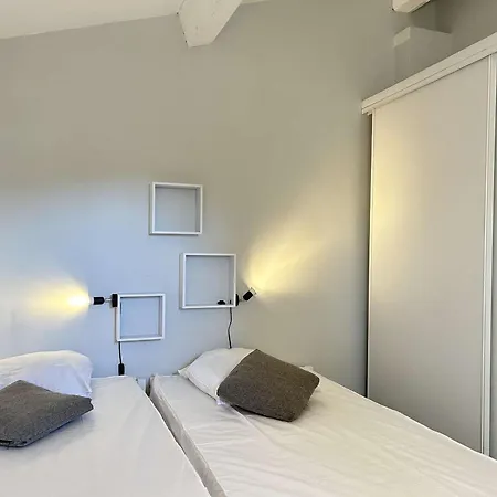 Mazet Climatisé Avec Jardin, Piscine Privée Et Proche Mer, 3 Pièces, 6 Couchages à - Fr-1-226-545 Hébergement de vacances *