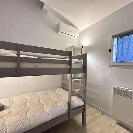 Hébergement de vacances Mazet Climatisé Avec Jardin, Piscine Privée Et Proche Mer, 3 Pièces, 6 Couchages à - Fr-1-226-545